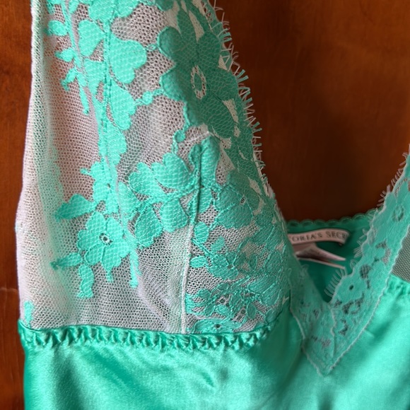 Victoria’s Secret Beautiful Shine Light Green Lace “V” Front Satin Nightie - Picture 3 of 7